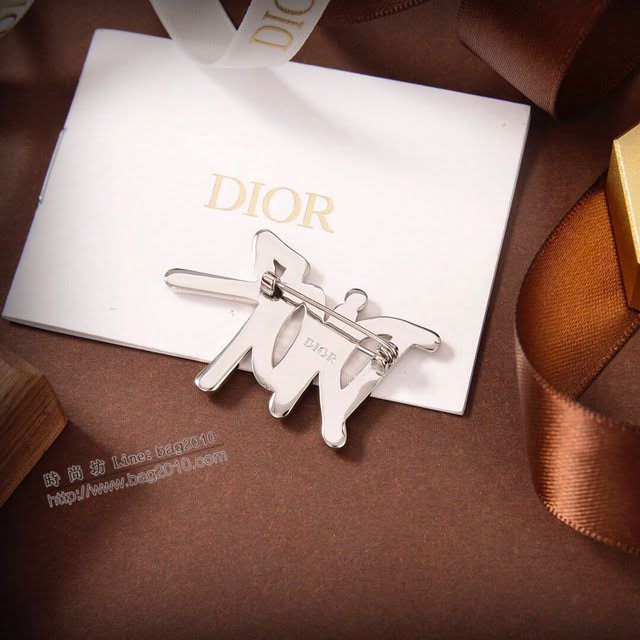 Dior飾品 迪奧經典熱銷款紅色字母胸針  zgd1115